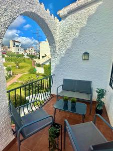 Balkon lub taras w obiekcie Villa Little Castle Sea&Mountain - villa vistas al mar y piscina privada en Capistrano Village urbanización, Nerja
