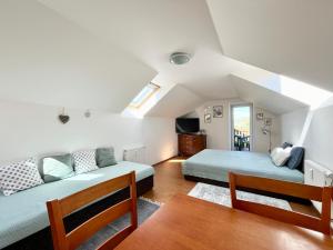 Postel nebo postele na pokoji v ubytování Apartmán Karlovice