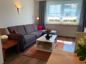 a living room with a couch and a table at Ferienwohnung Seestern in Sassnitz