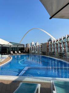Kolam renang di atau dekat dengan Cielo Hotel Lusail Qatar