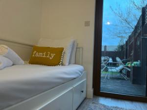 Ein Bett oder Betten in einem Zimmer der Unterkunft Stunning & Modern 1 Bedroom Apartment - Sleeps 4