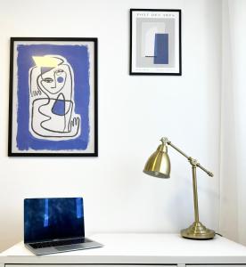 Televízia a/alebo spoločenská miestnosť v ubytovaní Przytulny apartament 5 minut od morza + 8 fotografií