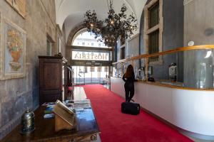 Vstupní hala nebo recepce v ubytování Hostería del Monasterio de San Millan