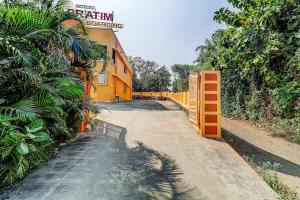 Κήπος έξω από το Hotel Apratim Lodging & Boarding
