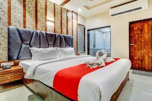 Ένα ή περισσότερα κρεβάτια σε δωμάτιο στο Hotel Apratim Lodging & Boarding