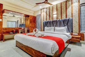Ένα ή περισσότερα κρεβάτια σε δωμάτιο στο Hotel Apratim Lodging & Boarding