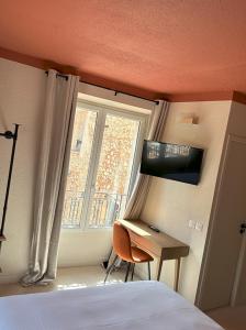 TV a/nebo společenská místnost v ubytování La Bastide