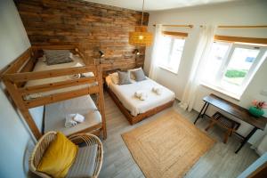 Postel nebo postele na pokoji v ubytování Alex Surf Hostel