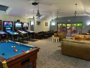 a room with a pool table and arcade games at Waveney Inn & Hotel in Burgh Saint Peter