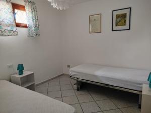 a hospital room with a bed and a window at Oasi Boungaville in Porto San Paolo