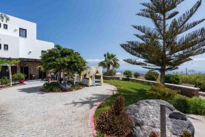 Κήπος έξω από το Harmony Luxury Private Villas