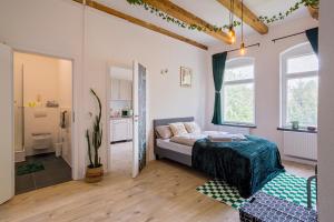 a bedroom with a bed and a bathroom at Boarding & Monteur Apartment CMTZ in Chemnitz