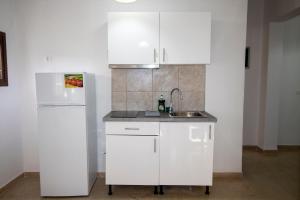 Imagen de la galería de Harry's Bar & Apartments 1, en Acharavi 48 fotos más