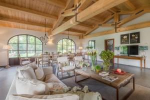 Μια τηλεόραση ή/και κέντρο ψυχαγωγίας στο Villa del Nonno, Luxury Tuscan Farmhouse with Pool