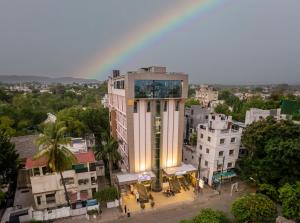 奧蘭加巴德的住宿－Hotel Krishna Inn, Aurangabad，城市高楼高楼高楼景