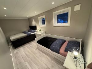 Postel nebo postele na pokoji v ubytování StarView Trolltunga Apartment