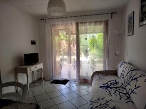 a living room with a couch and a window at Oasi Boungaville in Porto San Paolo