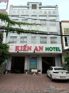 a hotel with a car parked in front of it at Kiến An Hotel Cần Thơ in Can Tho