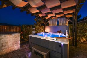 Galeriebild der Unterkunft Sea view Villa Bella with Private heated pool in Pridraga