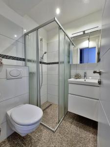 Koupelna v ubytování Endless Summer Apartments + 40 fotografií