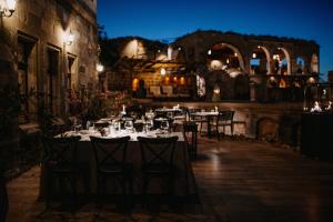 A restaurant or other place to eat at MUSEUM HOTEL - Relais & Châteaux