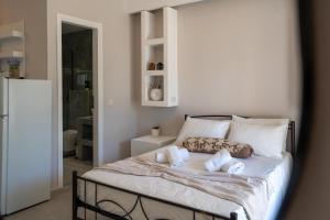 a bedroom with a bed with towels on it at SkyBlue Horizon Studio 1 in Tsilivi
