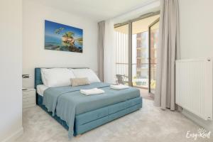Ένα ή περισσότερα κρεβάτια σε δωμάτιο στο Pinea Dream 104 - widok na morze, parking w cenie pobytu - Easy-Rent Apartments +40 φωτογραφίες