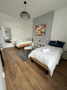 En eller flere senge i et værelse på Le National Appartement centre-ville
