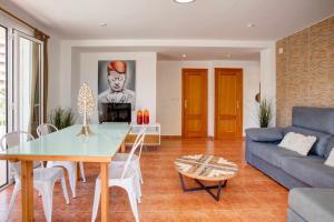 a living room with a table and a couch at Apartamentos Ducal Center de playa gandia in Playa de Gandia