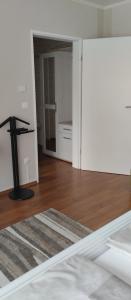 a room with a bed and a table and a kitchen at Ferienwohnung Belle Vue in Bernkastel-Kues
