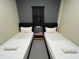 Postel nebo postele na pokoji v ubytování Gebeng Industrial Park Budget Hotel