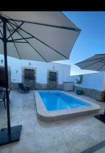 Hồ bơi trong/gần Casa Rural la Ermita