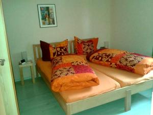 Postel nebo postele na pokoji v ubytování Ferienhäuser CASA Am Baybachtal + 12 fotografií