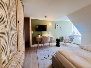 TV a/nebo společenská místnost v ubytování Lexow - Hotel an de Havenkant
