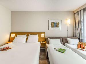 Кровать или кровати в номере Novotel Lille Centre Gares