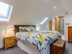 En eller flere senger på et rom på 2 Bed in Falmouth 86269
