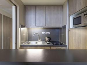 Kuchyň nebo kuchyňský kout v ubytování Aparthotel Adagio Liverpool City Centre