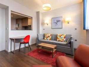 Posezení v ubytování Aparthotel Adagio Liverpool City Centre
