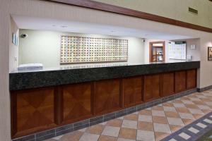 a lobby with a bar in a hospital at La Quinta by Wyndham Bannockburn-Deerfield in Bannockburn