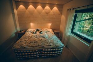 Ένα ή περισσότερα κρεβάτια σε δωμάτιο στο Unique Home in Helsinki With Sauna and Hot Tub