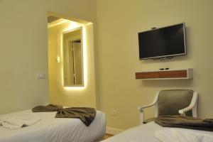 Televiisor ja/või meelelahutuskeskus majutusasutuses Salma Hotel Cairo