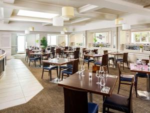 Restaurant o un lloc per menjar a Mercure Birmingham West Hotel