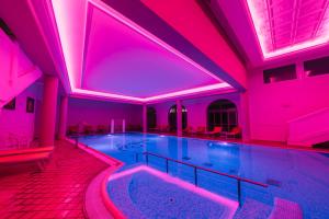 Bazén v ubytování Hotel Terme Roma nebo v jeho okolí