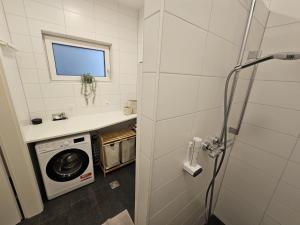 Koupelna v ubytování Apartment Leibnitz im Zentrum nahe am Bahnhof und der Südsteirischen Weinstrasse