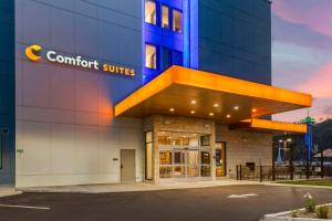a building with a sign that reads comfort suites at Comfort Suites Gatlinburg Downtown-Convention Center in Gatlinburg