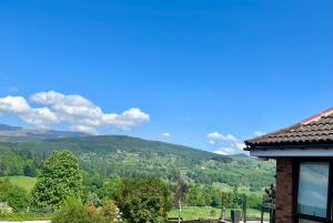 斯特拉斯佩弗Eldon Lea的享有山景。