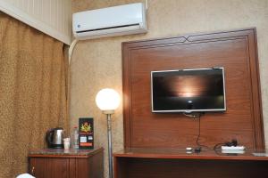 Televiisor ja/või meelelahutuskeskus majutusasutuses Salma Hotel Cairo
