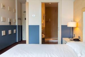 A bed or beds in a room at Smy Bologna Centrale