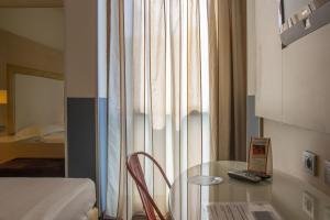 A bed or beds in a room at Smy Bologna Centrale
