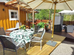 Patio nebo venkovní prostory v ubytování Lilla Stugan, Sjötorp